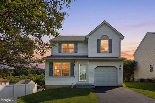658 Harvest Dr, DALLASTOWN, PA, 17313-9438 | Card Image