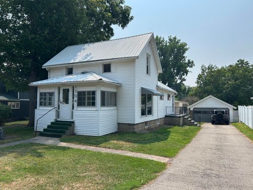 1104 Jordan Lake St, Lake Odessa, MI, 48849-1212 | Card Image