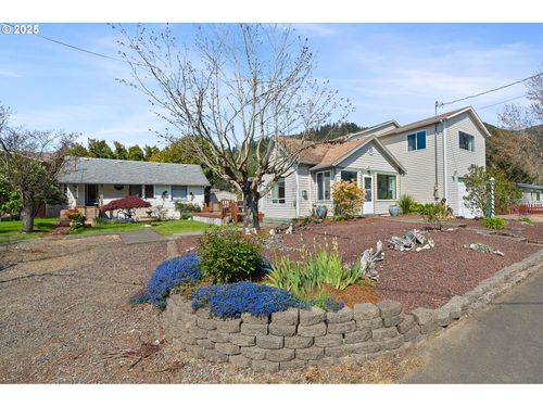 107 4th St, Garibaldi, OR, 97118-1402 | Card Image