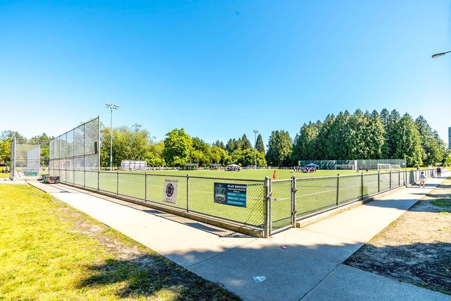 6074 Sherbrooke St, House other with 6 bedrooms, 4 bathrooms and 2 parking in Vancouver BC | Image 34