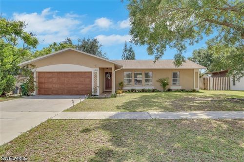 3300 Valencia Dr, NAPLES, FL, 34120-1451 | Card Image