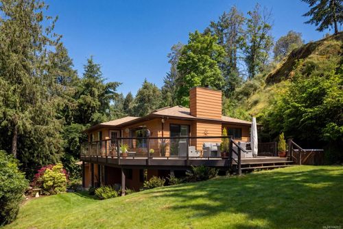 7084 Willis Point Rd, Central Saanich, BC, V9E2A1 | Card Image