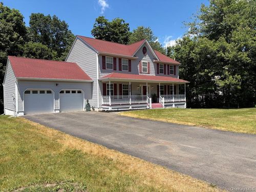 44 Ramblewood Dr, Newburgh, NY, 12550-8784 | Card Image