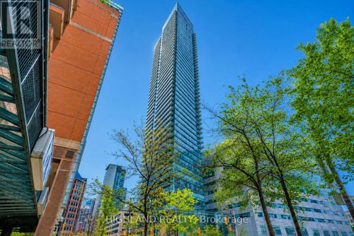2409-832 Bay St, Toronto, ON, M5S1Z6 | Card Image