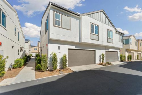 212 Perennial Pl, Fallbrook, CA, 92028-6559 | Card Image