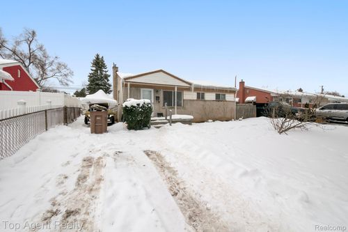 520 Linda Vista Dr, Pontiac, MI, 48342-1747 | Card Image