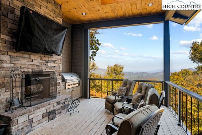 Photo is of a similar model. This is not the view from 2005. Final outdoor layout and finishes may change during​​‌​​​​‌​​‌‌​‌‌​​​‌‌​​‌‌​‌​​​​​‌ construction. | Image 5