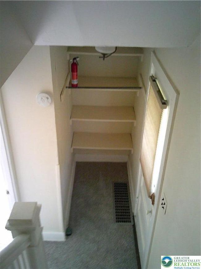 1st flr shoe & coat area | Image 11