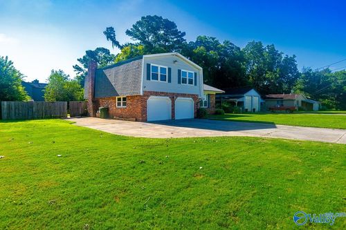 1927 Edenton Dr Sw, Huntsville, AL, 35803-1407 | Card Image