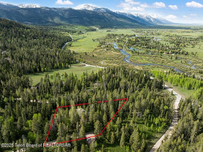 5725 Caddis Fly Dr, House other with 3 bedrooms, 4 bathrooms and null parking in Wilson WY | Image 4