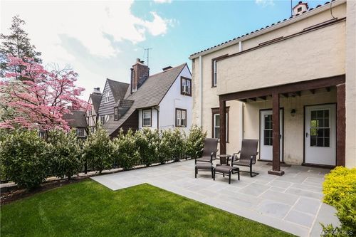 apt-2-107 Kensington Rd, Bronxville, NY, 10708-1422 | Card Image