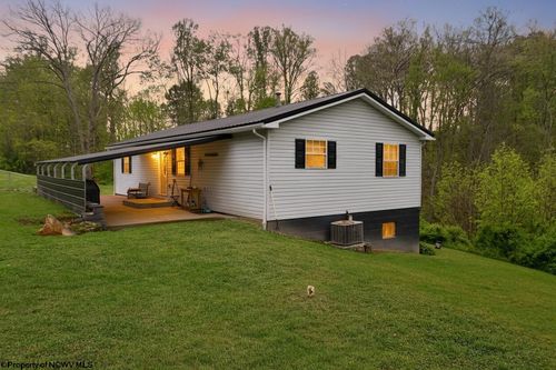 113 Porter Ave, Farmington, WV, 26571-8089 | Card Image