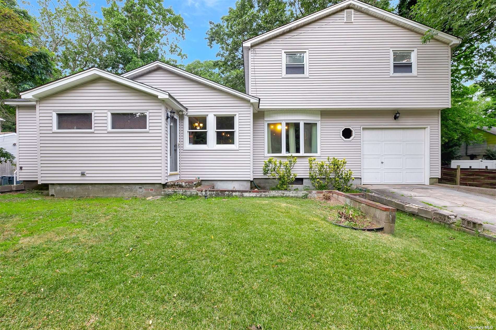 Biltmore Dr, Mastic Beach, NY 11951