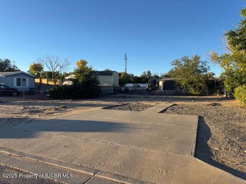 2708 E Cedar St, Farmington, NM, 87401-7905 | Card Image