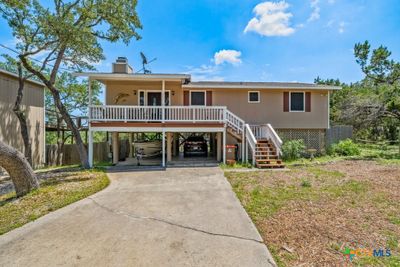 968 Eastview Drive, House other with 3 bedrooms, 2 bathrooms and null parking in Canyon Lake TX | Image 3