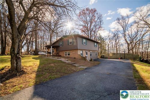 3360 Woodlea Rd, Orefield, PA, 18069-2438 | Card Image