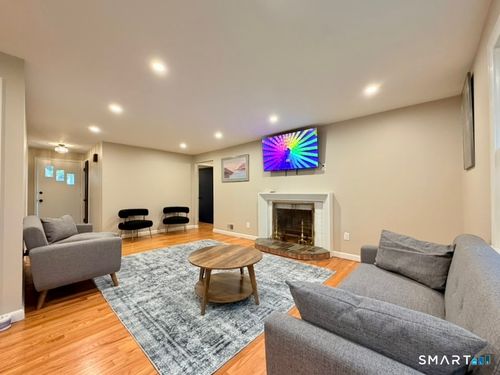1 Long Hill Ter, New Haven, CT, 06515-1821 | Card Image