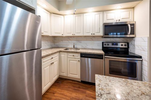 106-9522 N Belfort Cir, Tamarac, FL, 33321-1852 | Card Image