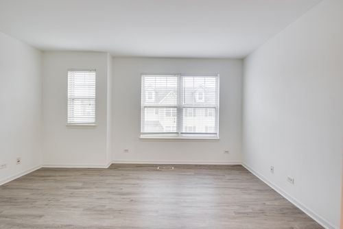 401-401 N Commerce St, Aurora, IL, 60504-6869 | Card Image