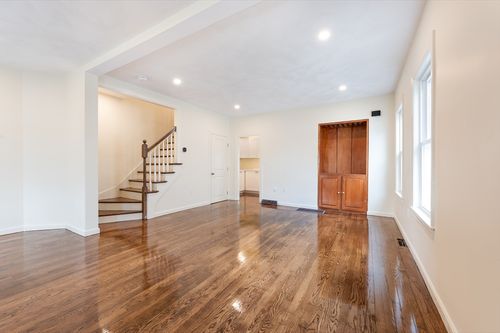 2-4 Brechin Ter, Andover, MA, 01810-3561 | Card Image