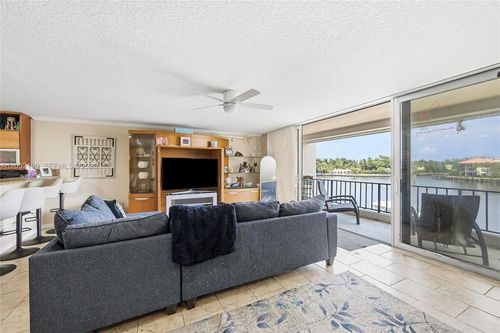 10-801 Palm Trl, Delray Beach, FL, 33483-5858 | Card Image