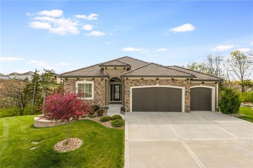 420 Coyle Ct, Lee's Summit, MO, 64002 | Card Image