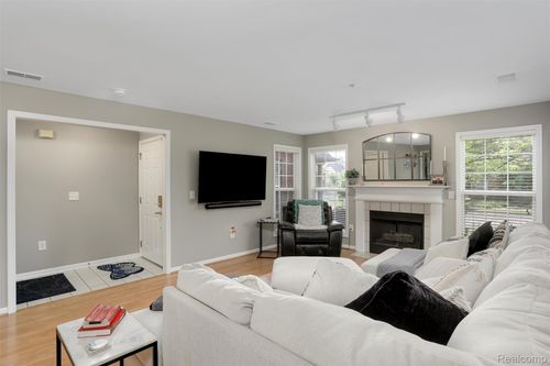 28185 Carlton Way Dr, Novi, MI, 48377-2633 | Card Image