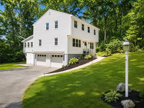 17 Farm St, Medway, MA, 02053 | Card Image
