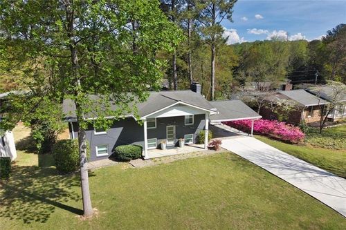 677 Hillandale Cir Sw, Marietta, GA, 30064-3124 | Card Image