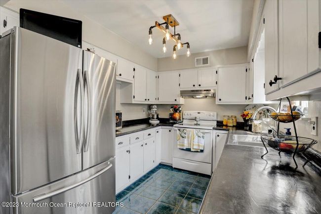 367 Middlewood Rd, Condo with 3 bedrooms, 3 bathrooms and null parking in Middletown NJ | Image 7