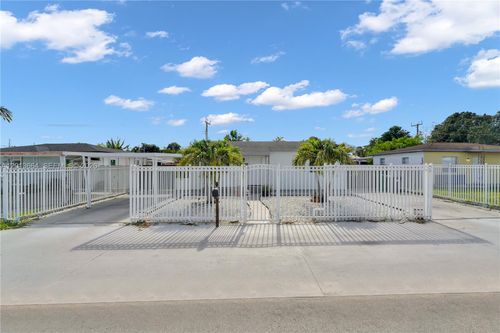 9425 Nw 36th Ave, Miami, FL, 33147-2733 | Card Image