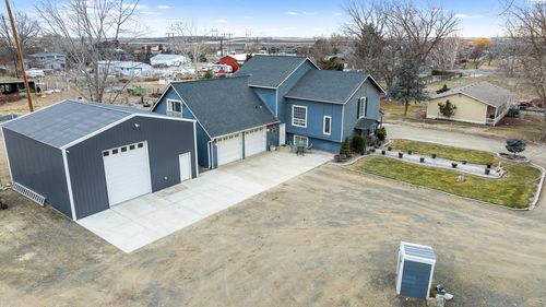 90 White Dr, Burbank, WA, 99323-9661 | Card Image