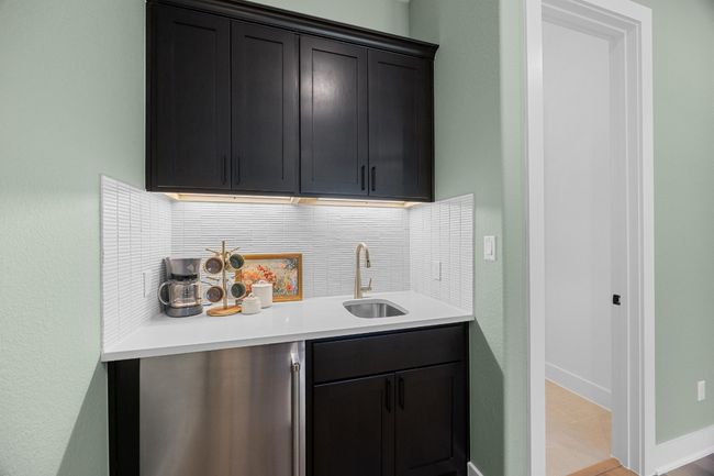 Kitchenette | Image 25