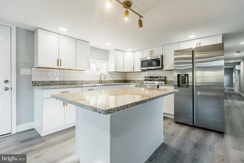 115 5th St, DELAWARE CITY, DE, 19706-8745 | Card Image