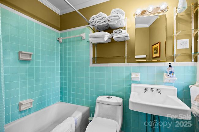 Tub in primary bedroom bath | Image 22