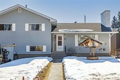 19 Governor Dr Sw, House detached with 3 bedrooms, 2 bathrooms and 4 parking in Calgary AB | Image 2