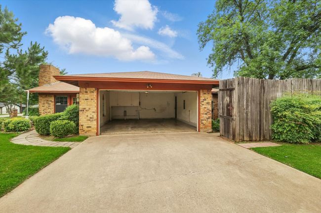 Garage with driveway | Image 8