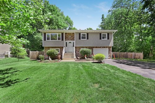 11 Danspence Rd, Poughkeepsie, NY, 12603-5609 | Card Image