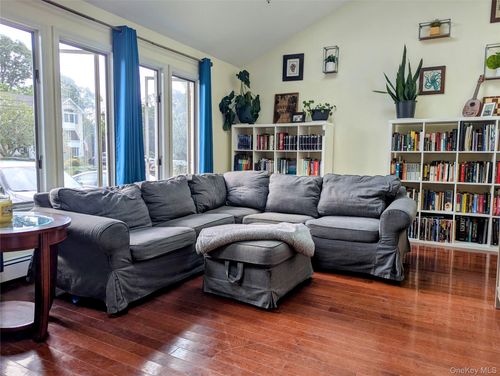 193 Connetquot Rd, Bayport, NY, 11705-2160 | Card Image