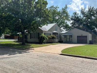 508 Texas Street, House other with 4 bedrooms, 4 bathrooms and null parking in Brenham TX | Image 2