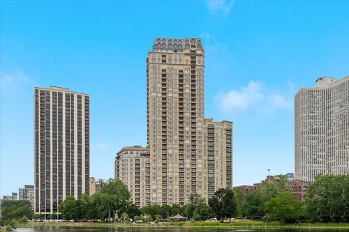 unit-s605-2550 N Lakeview Ave, CHICAGO, IL, 60614-8339 | Card Image