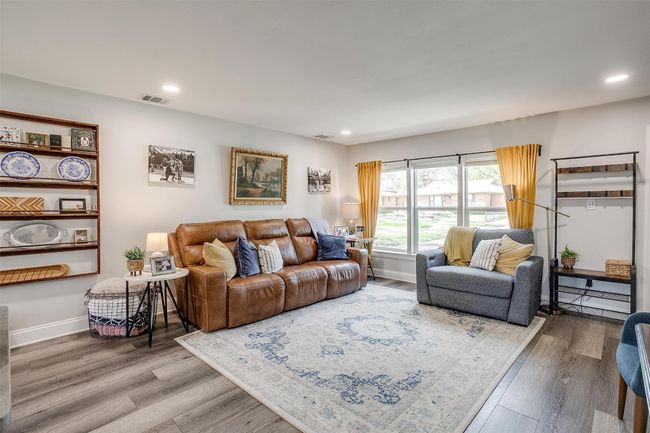 3212 San Marcus Ave, House other with 4 bedrooms, 2 bathrooms and null parking in Dallas TX | Image 4