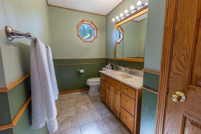 Main floor full bath | Image 17
