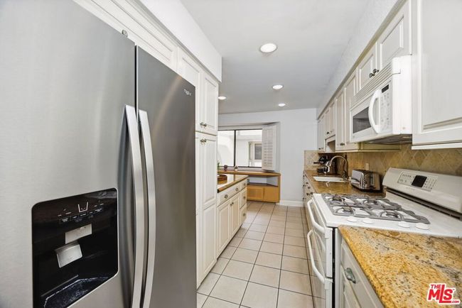 2 - 10229 Variel Ave, Condo with 3 bedrooms, 4 bathrooms and null parking in Chatsworth CA | Image 12