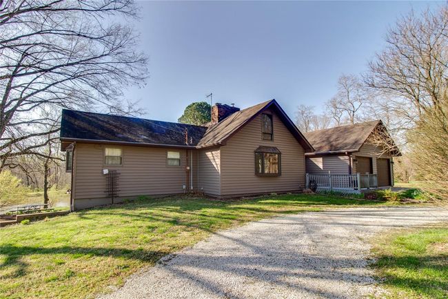 8556 Kee Mac Ln, House other with 2 bedrooms, 2 bathrooms and 3 parking in Alton IL | Image 11