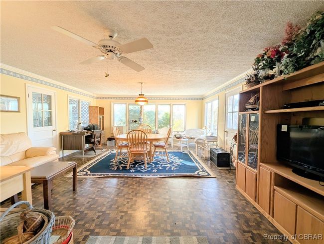 Family Room | Image 19
