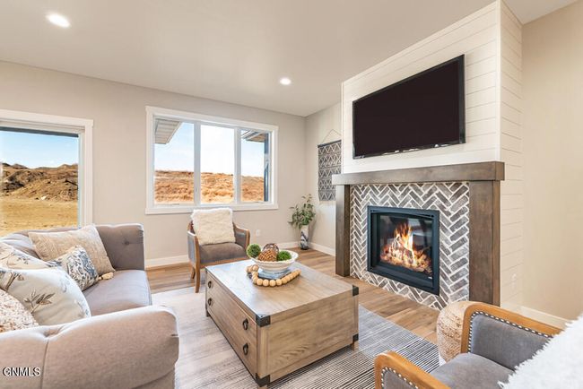 2020 Prairie Hawk Dr, Townhouse with 3 bedrooms, 2 bathrooms and null parking in Bismarck ND | Image 4