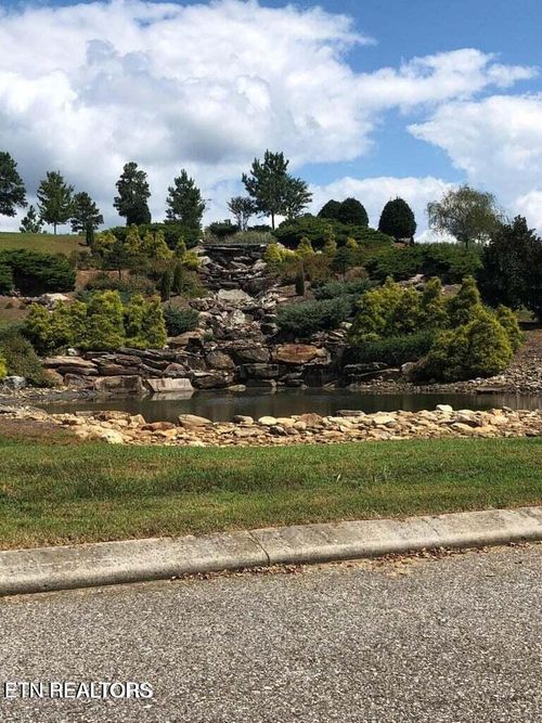 76 Twin Lakes Dr, Loudon, TN, 37774-7643 | Card Image