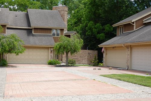 1677 Wyandotte Blvd, Maumee, OH, 43537-1390 | Card Image