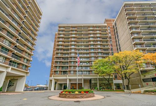 1p-152-18 Union Tpke, Flushing, NY, 11367 | Card Image
